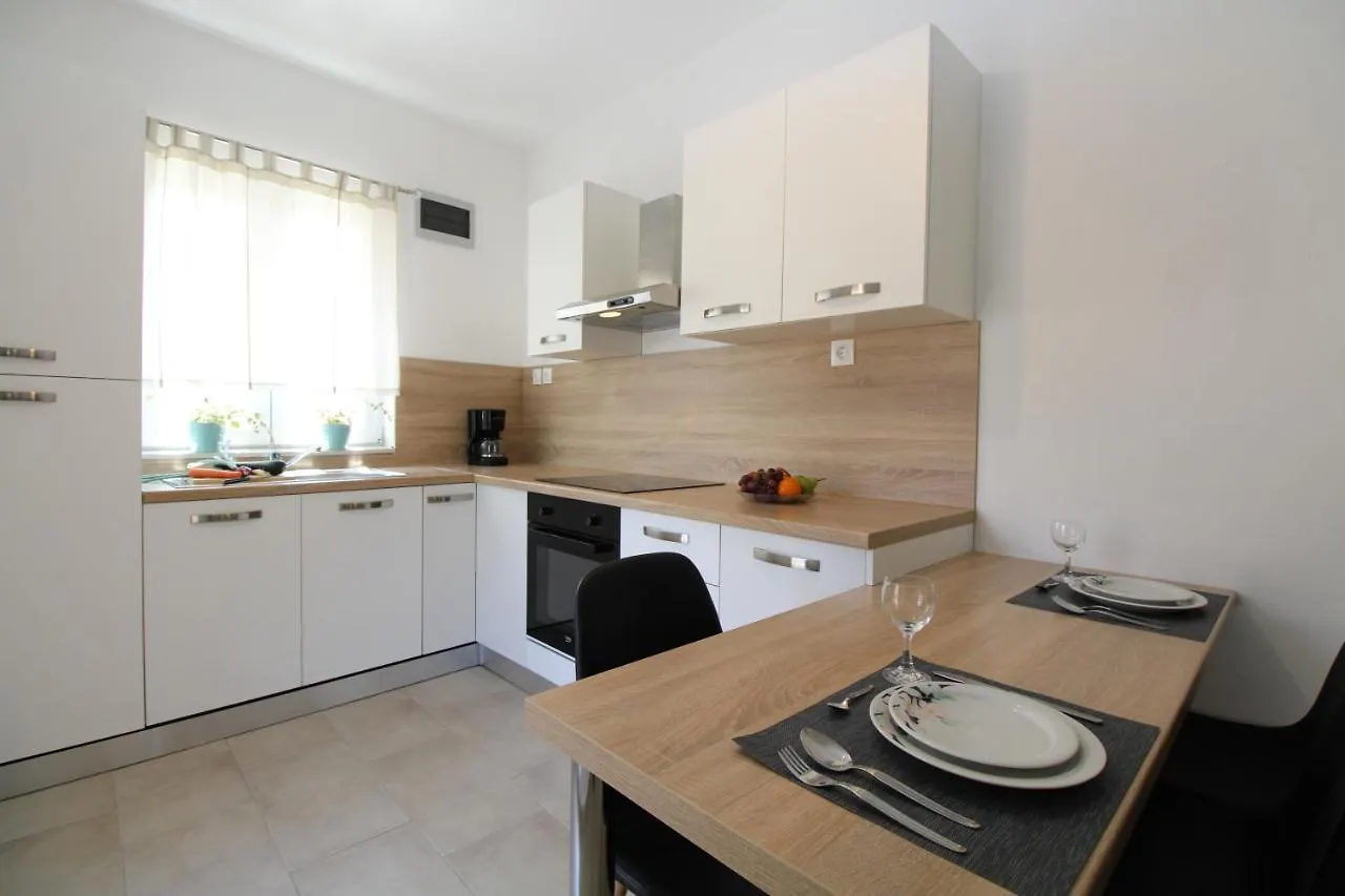 Apartment Padulj 1365 Pula