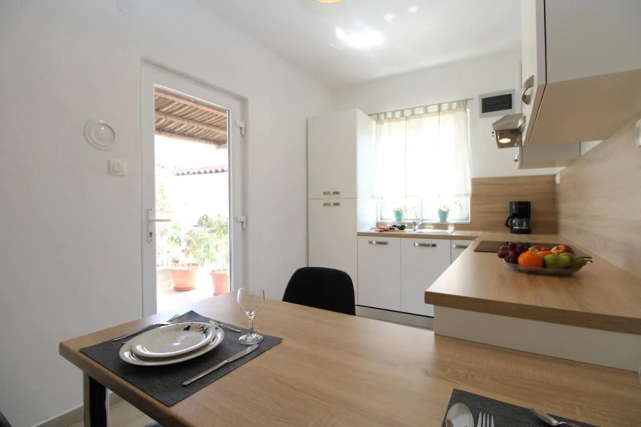Apartment Padulj 1365 Pula