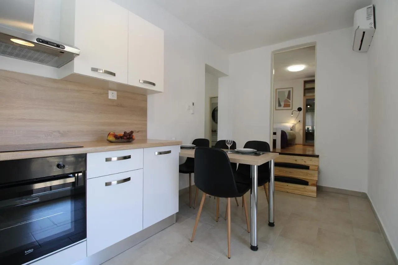Apartment Padulj 1365 Pula 0*,  Croatia