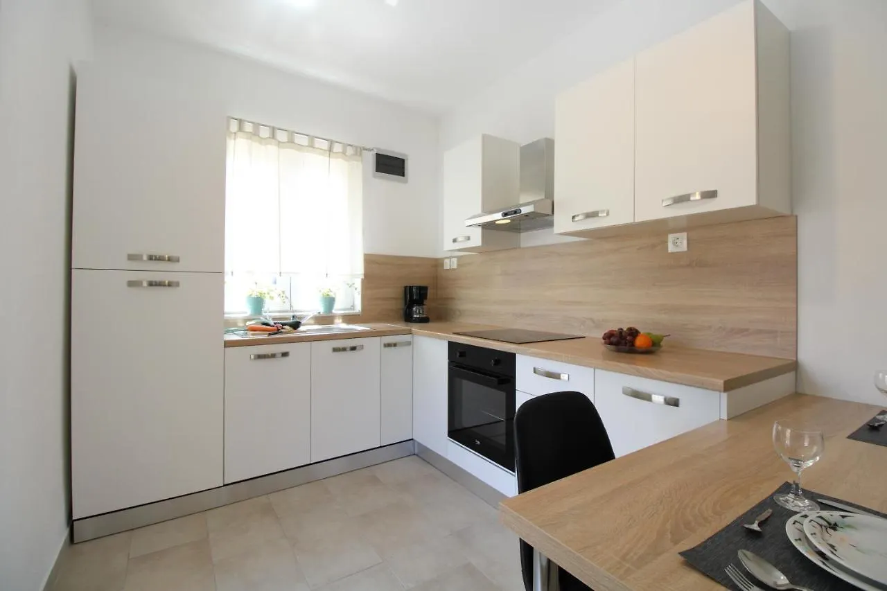 Apartment Padulj 1365 Pula 0*,  Croatia