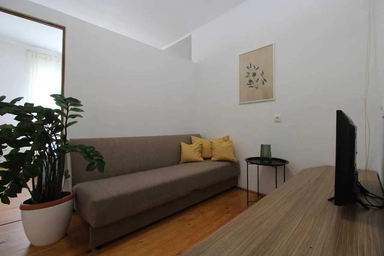 Apartment Padulj 1365 Pula 0*,  Croatia