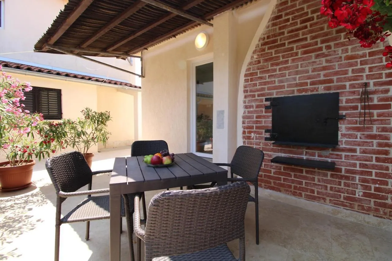 Apartment Padulj 1365 Pula Croatia