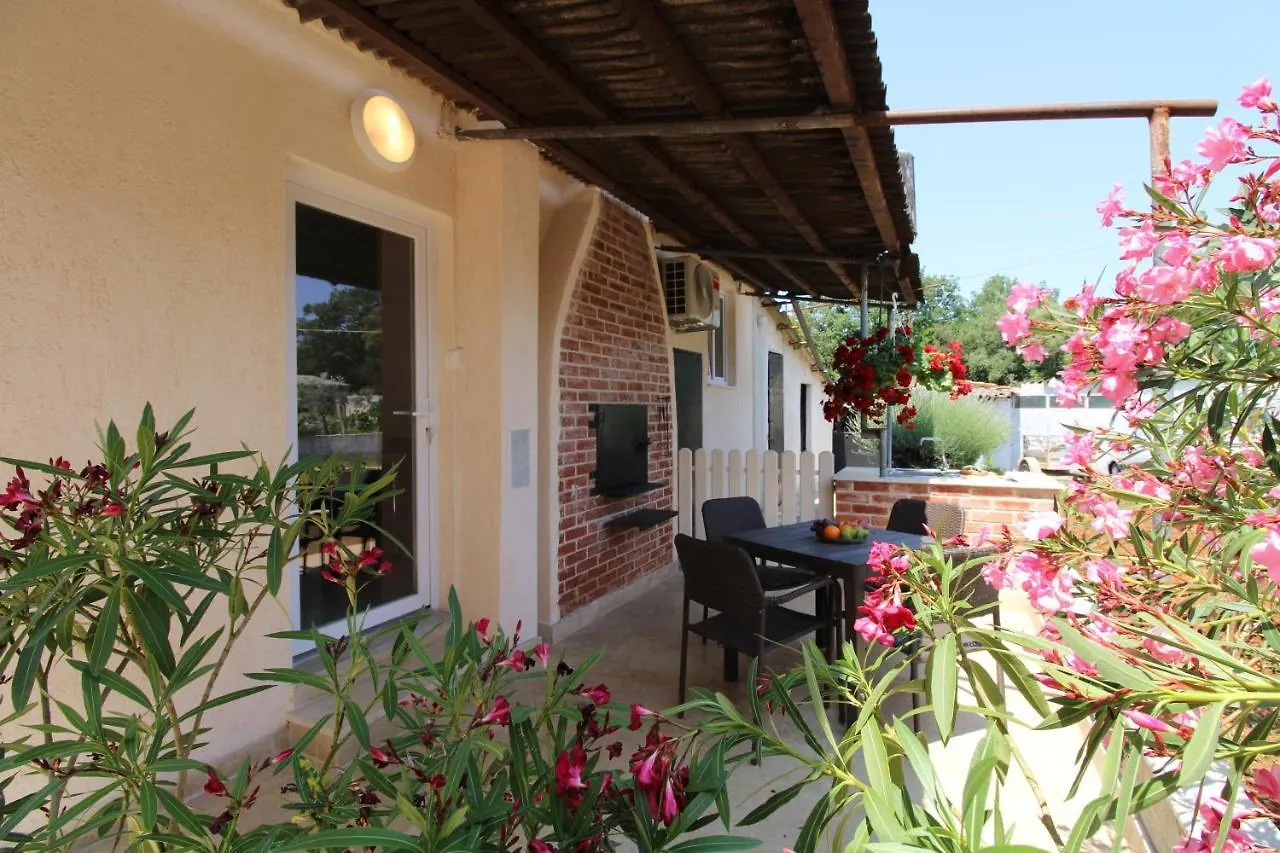 Apartment Padulj 1365 Pula 0*,  Croatia